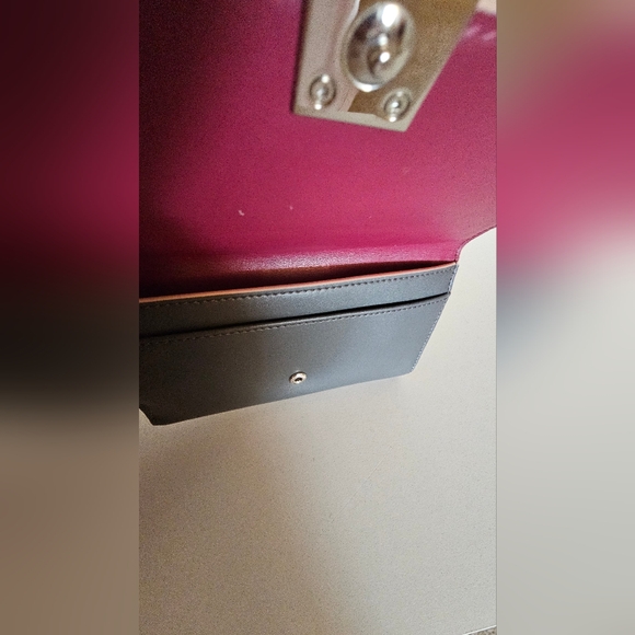 Fendi authentic medium size wallet - Picture 9 of 10